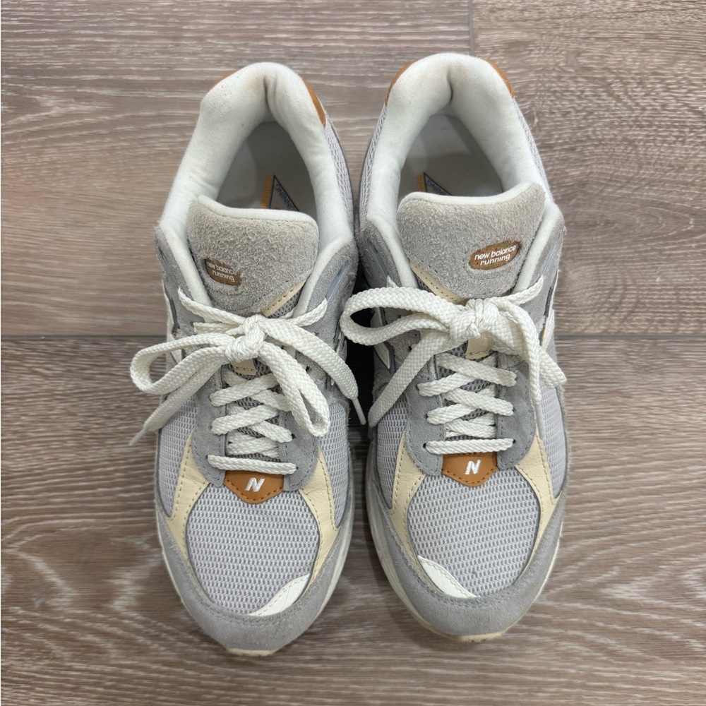 New Balance Men/Women Gray and Tan Sneakers